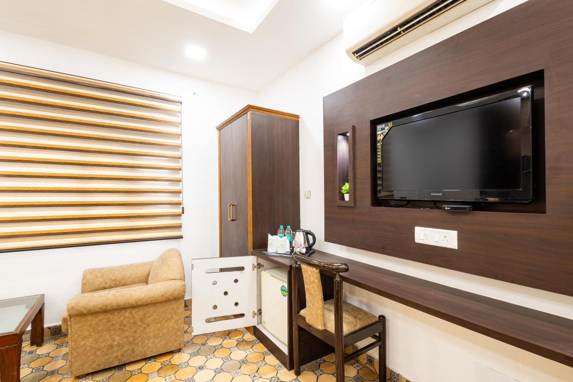 Hotel Panickers Residency - Ajmal Khan Market Near Karol Bagh Metro Delhi  Exterior photo