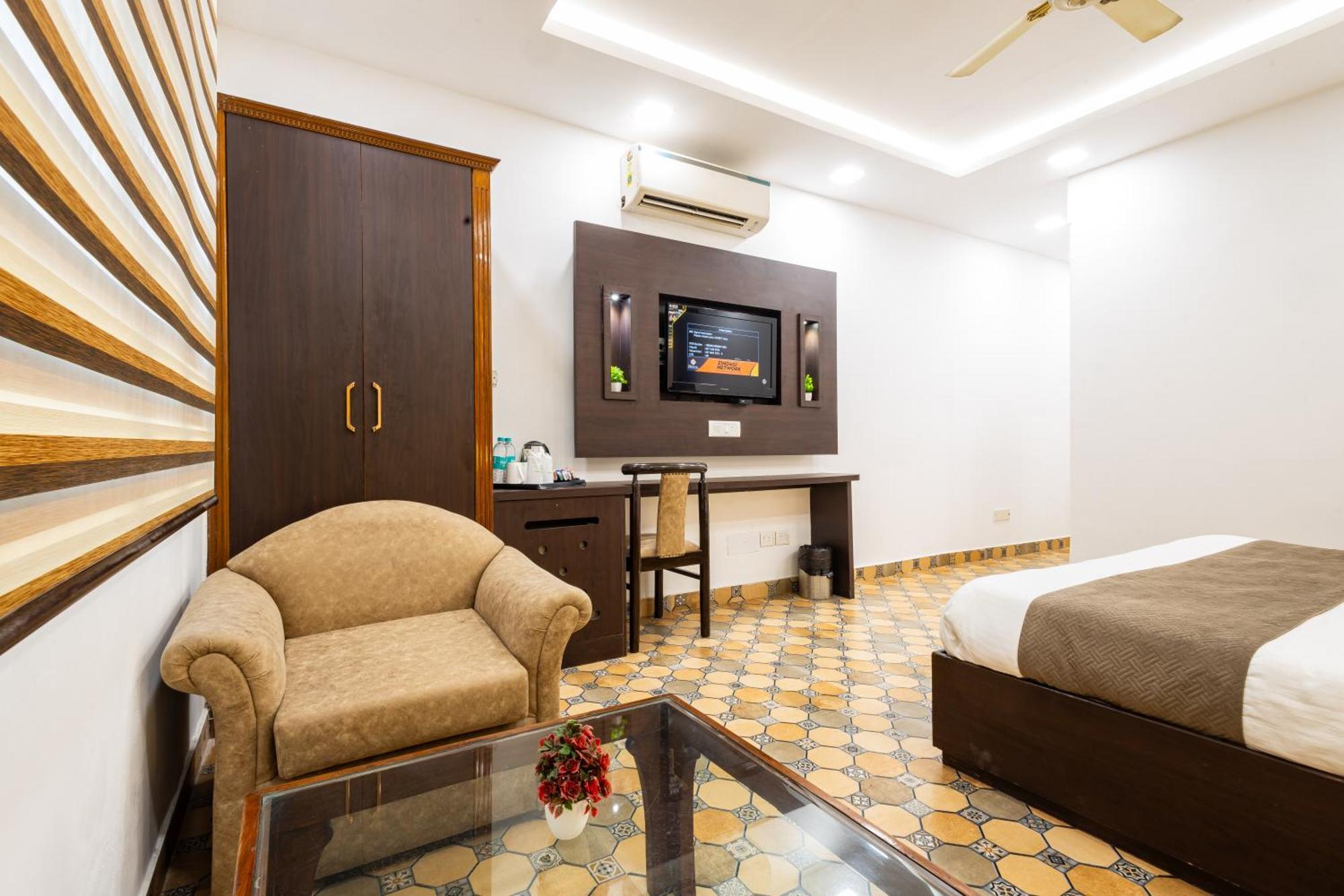 Hotel Panickers Residency - Ajmal Khan Market Near Karol Bagh Metro Delhi  Exterior photo