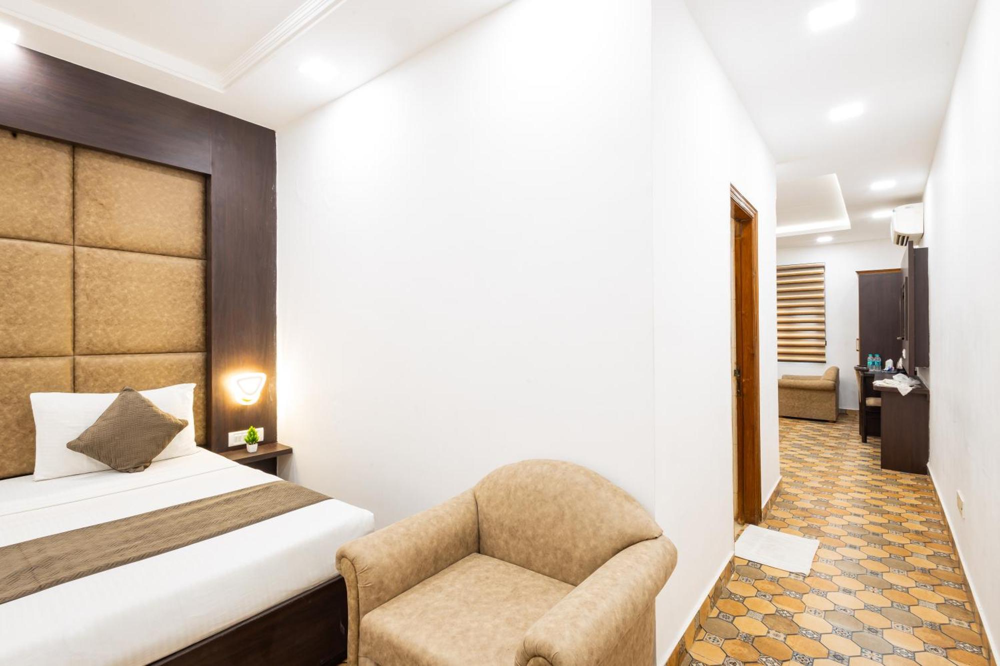 Hotel Panickers Residency - Ajmal Khan Market Near Karol Bagh Metro Delhi  Exterior photo