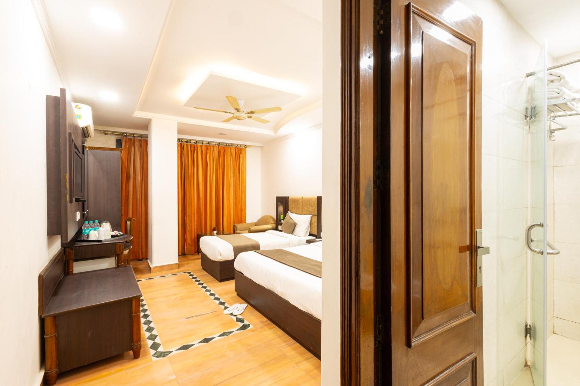 Hotel Panickers Residency - Ajmal Khan Market Near Karol Bagh Metro Delhi  Exterior photo