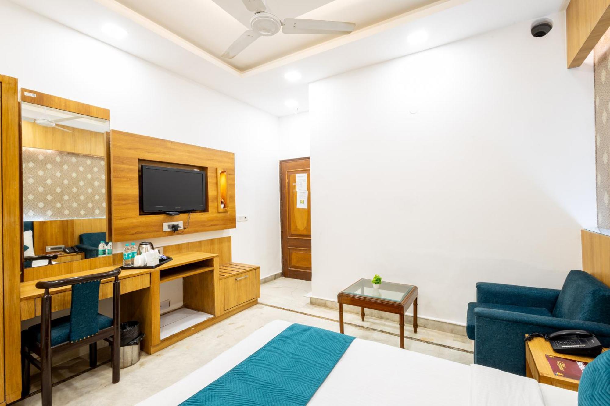 Hotel Panickers Residency - Ajmal Khan Market Near Karol Bagh Metro Delhi  Exterior photo